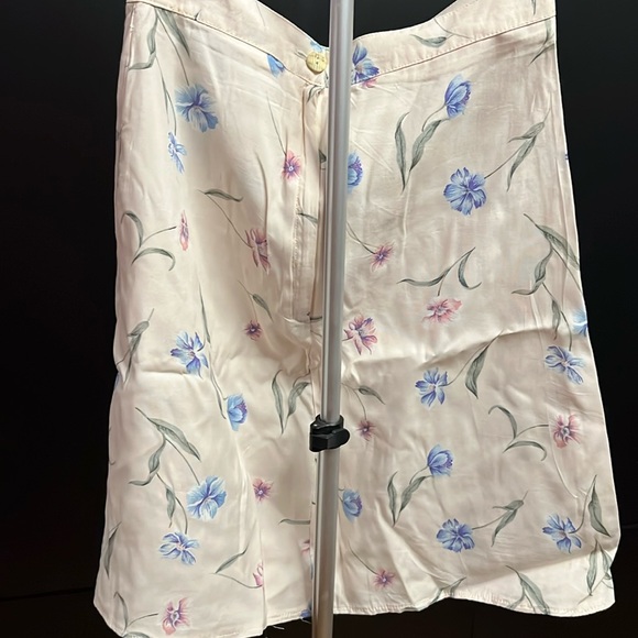 Gorgeous cream with flower print Mini Skirt Size S - Picture 2 of 5